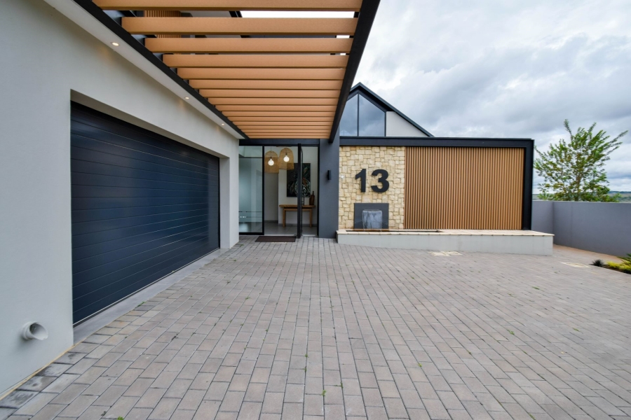 5 Bedroom Property for Sale in Midstream Heights Gauteng