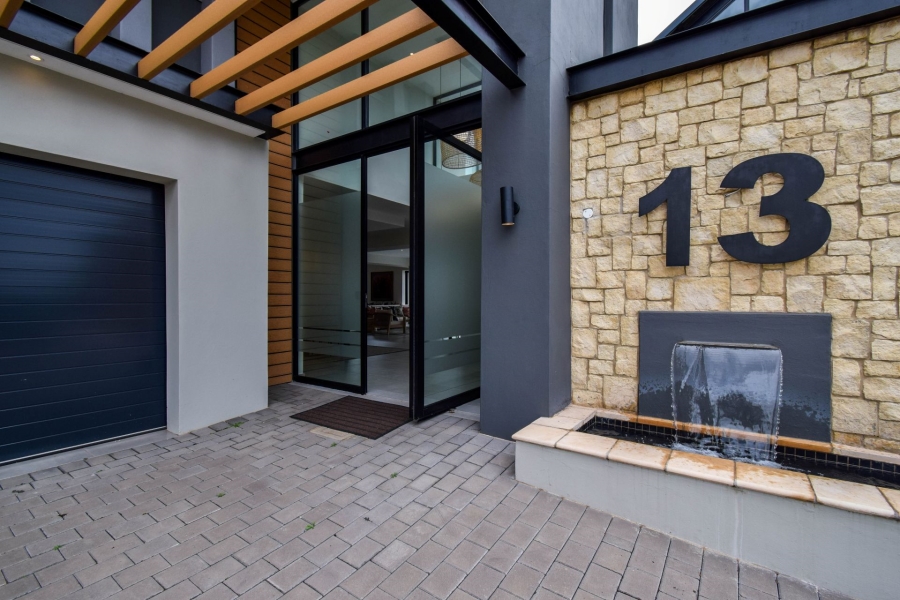 5 Bedroom Property for Sale in Midstream Heights Gauteng