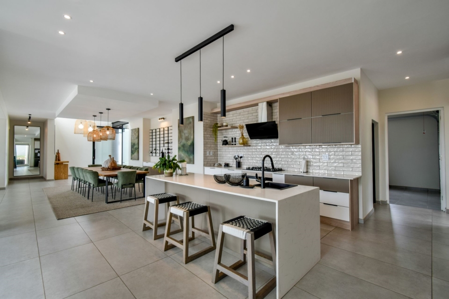 5 Bedroom Property for Sale in Midstream Heights Gauteng