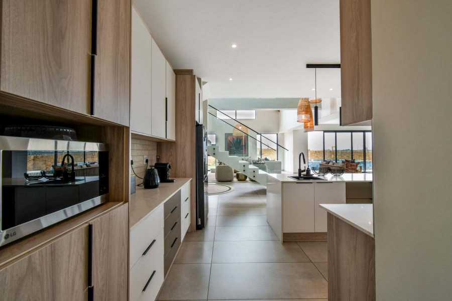 5 Bedroom Property for Sale in Midstream Heights Gauteng