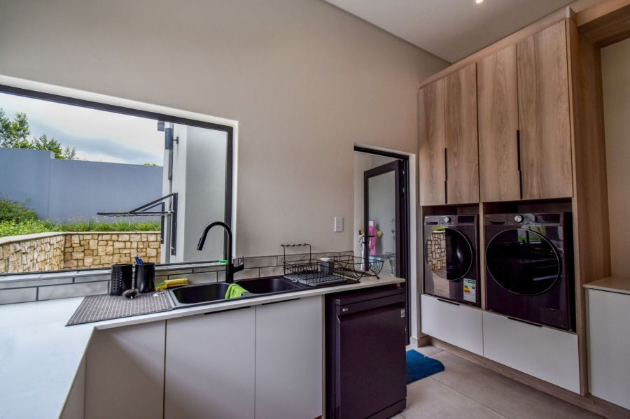 5 Bedroom Property for Sale in Midstream Heights Gauteng