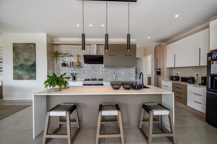 5 Bedroom Property for Sale in Midstream Heights Gauteng