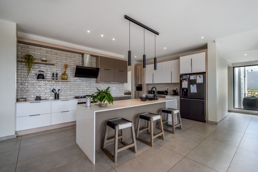 5 Bedroom Property for Sale in Midstream Heights Gauteng