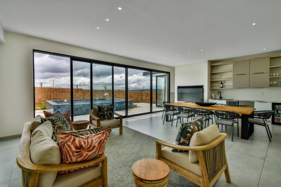 5 Bedroom Property for Sale in Midstream Heights Gauteng