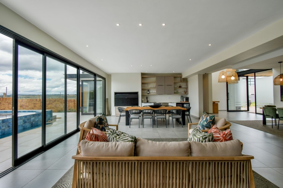 5 Bedroom Property for Sale in Midstream Heights Gauteng