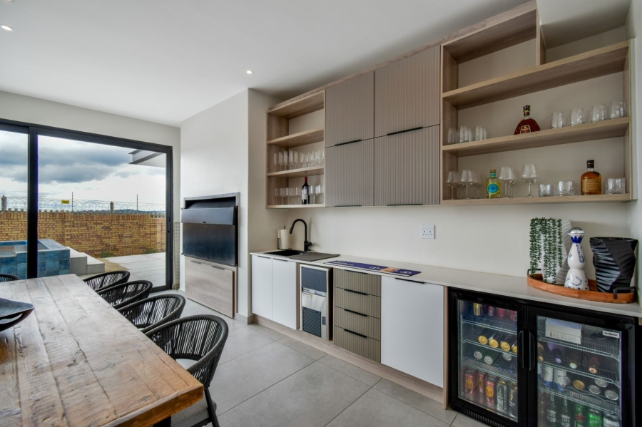 5 Bedroom Property for Sale in Midstream Heights Gauteng