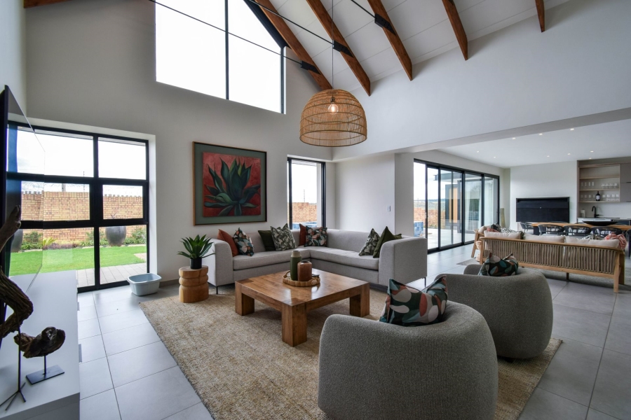 5 Bedroom Property for Sale in Midstream Heights Gauteng