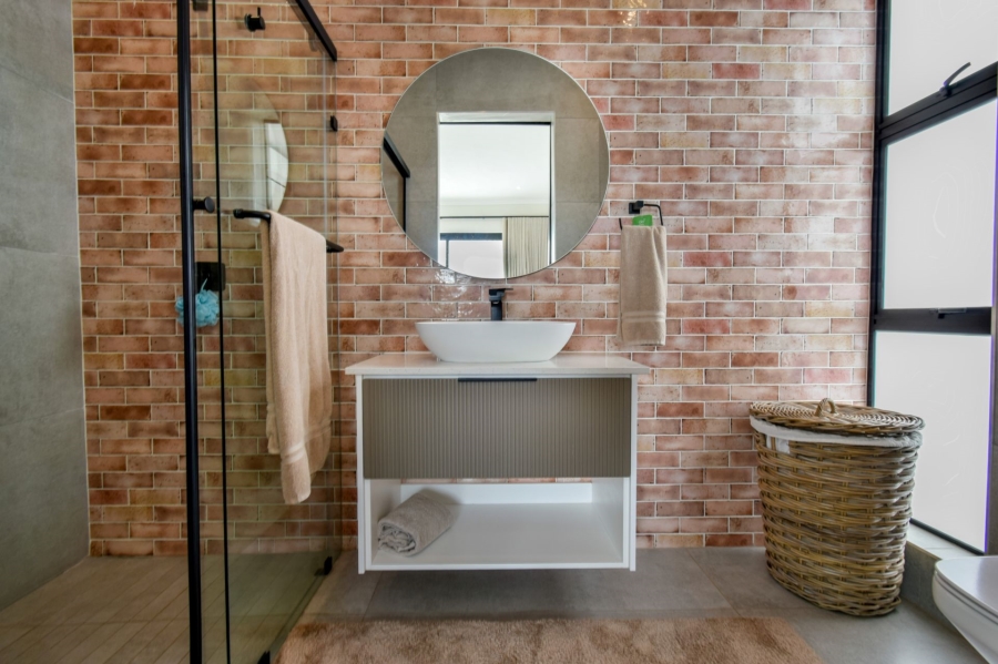 5 Bedroom Property for Sale in Midstream Heights Gauteng