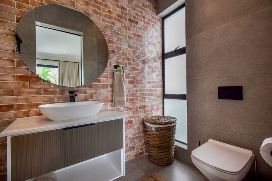 5 Bedroom Property for Sale in Midstream Heights Gauteng