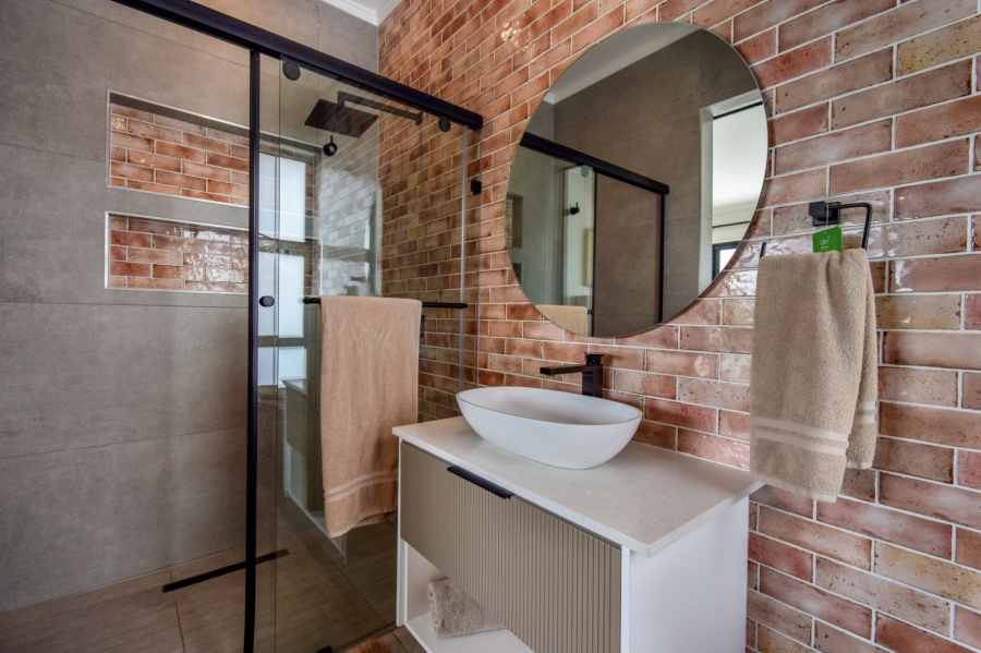 5 Bedroom Property for Sale in Midstream Heights Gauteng