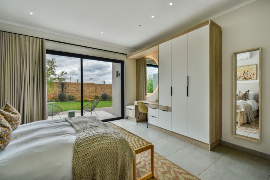 5 Bedroom Property for Sale in Midstream Heights Gauteng