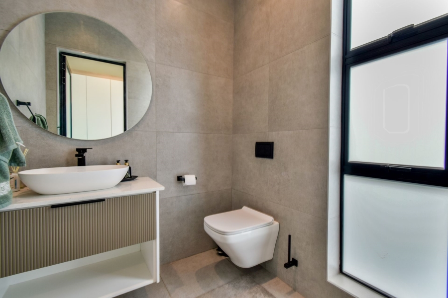 5 Bedroom Property for Sale in Midstream Heights Gauteng