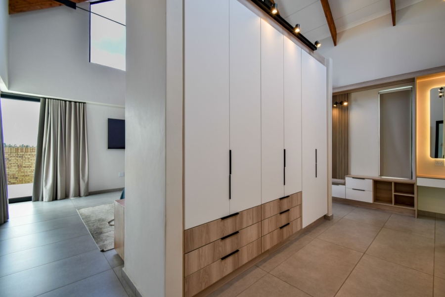 5 Bedroom Property for Sale in Midstream Heights Gauteng