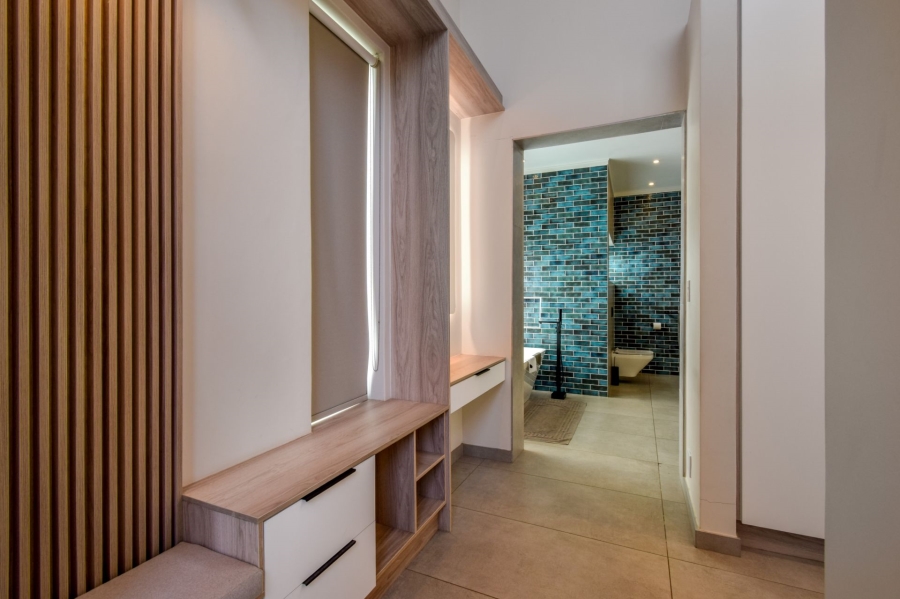 5 Bedroom Property for Sale in Midstream Heights Gauteng