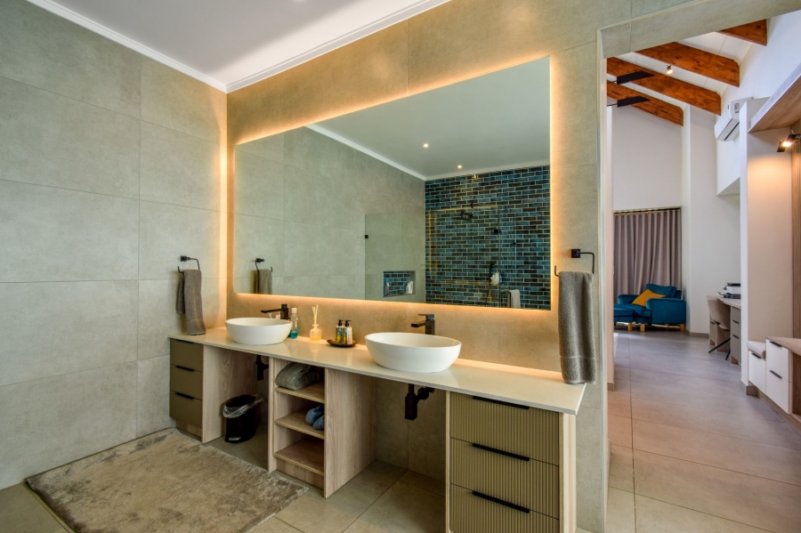 5 Bedroom Property for Sale in Midstream Heights Gauteng