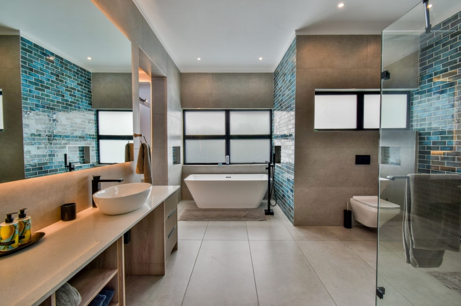 5 Bedroom Property for Sale in Midstream Heights Gauteng