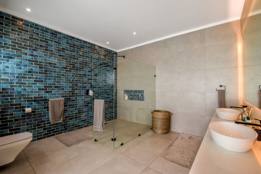 5 Bedroom Property for Sale in Midstream Heights Gauteng