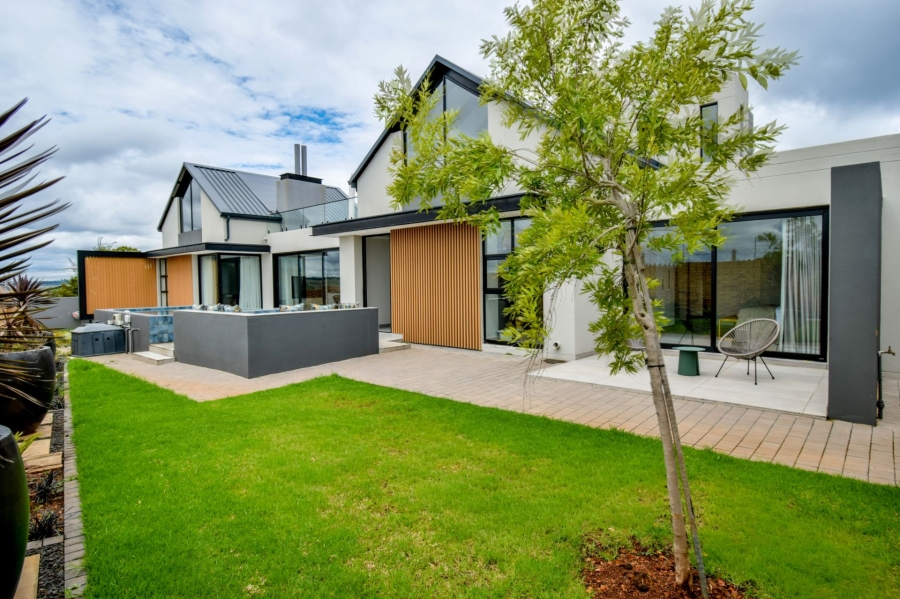 5 Bedroom Property for Sale in Midstream Heights Gauteng