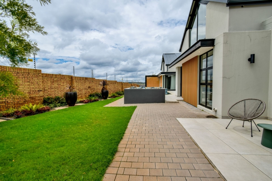 5 Bedroom Property for Sale in Midstream Heights Gauteng