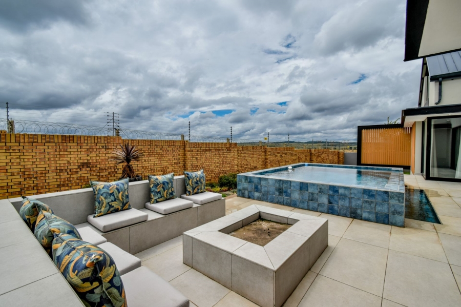 5 Bedroom Property for Sale in Midstream Heights Gauteng