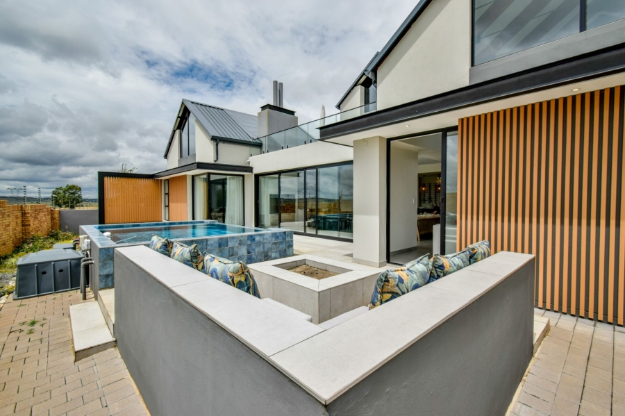 5 Bedroom Property for Sale in Midstream Heights Gauteng