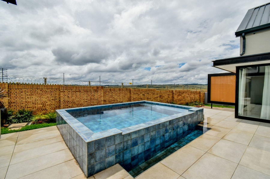 5 Bedroom Property for Sale in Midstream Heights Gauteng