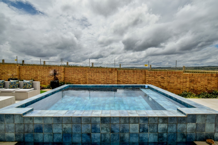 5 Bedroom Property for Sale in Midstream Heights Gauteng