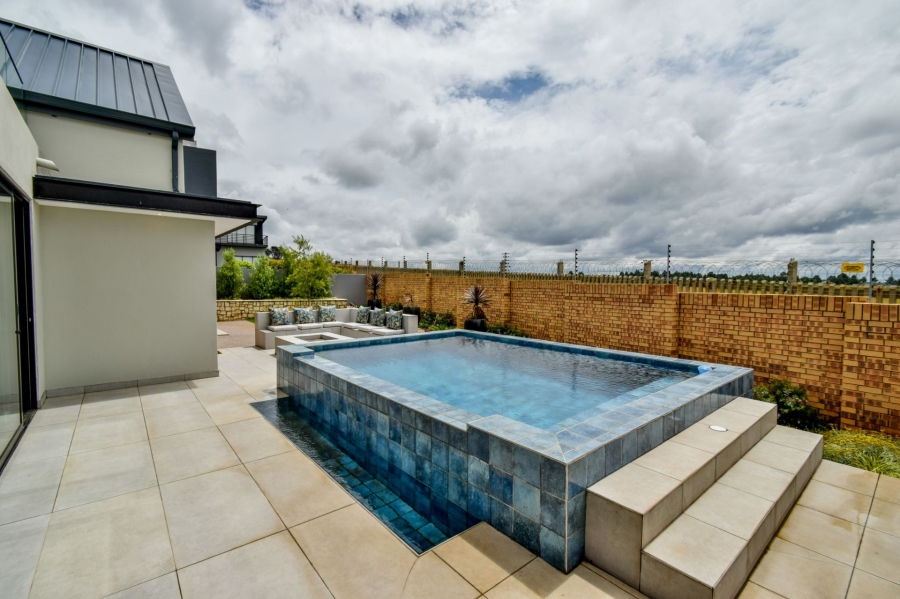 5 Bedroom Property for Sale in Midstream Heights Gauteng