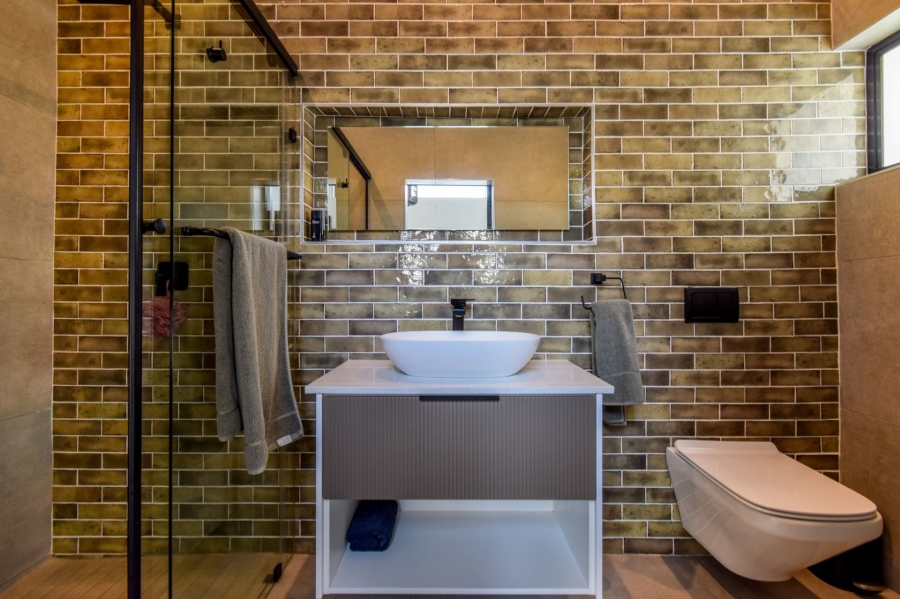 5 Bedroom Property for Sale in Midstream Heights Gauteng