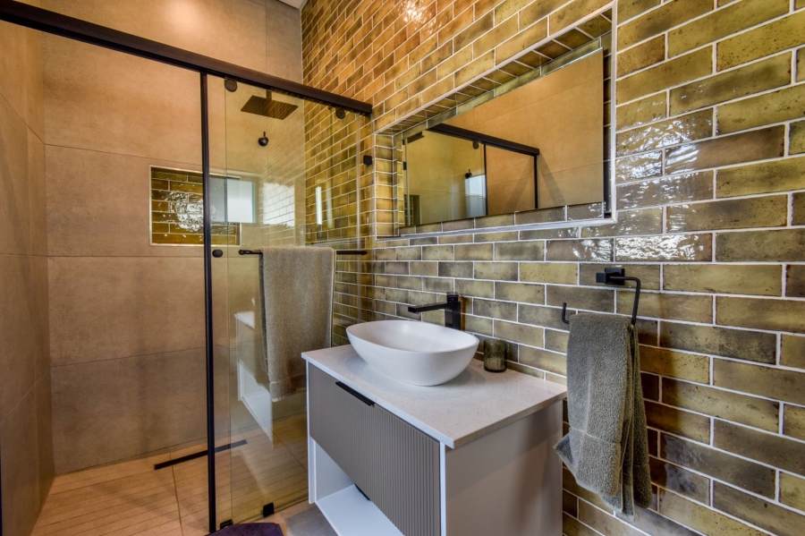 5 Bedroom Property for Sale in Midstream Heights Gauteng