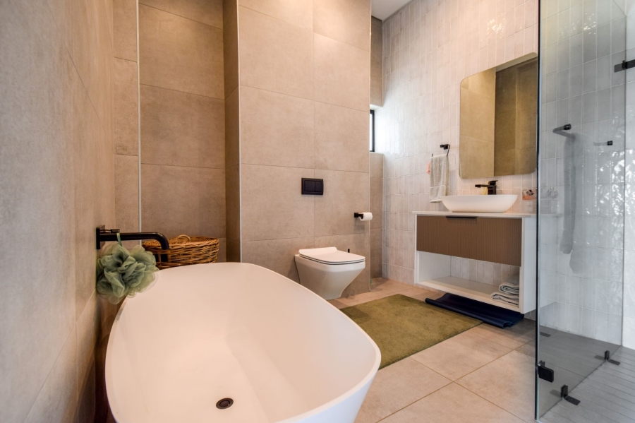 5 Bedroom Property for Sale in Midstream Heights Gauteng