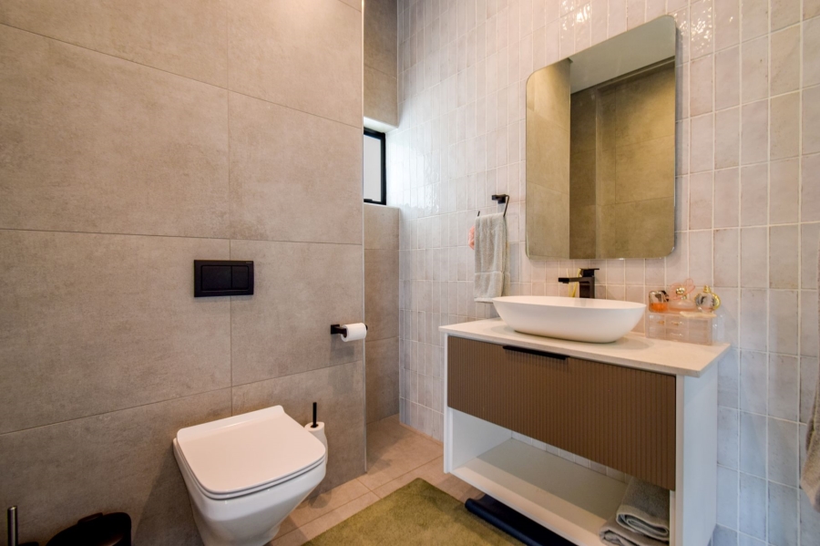 5 Bedroom Property for Sale in Midstream Heights Gauteng