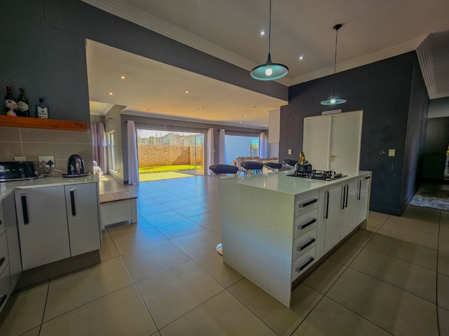 4 Bedroom Property for Sale in Midstream Ridge Gauteng