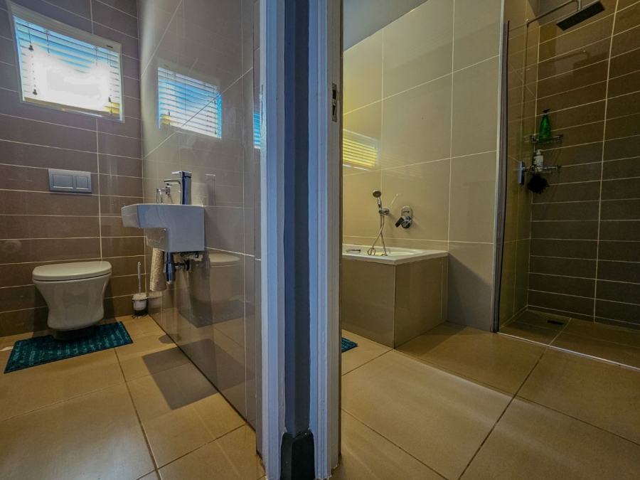 4 Bedroom Property for Sale in Midstream Ridge Gauteng