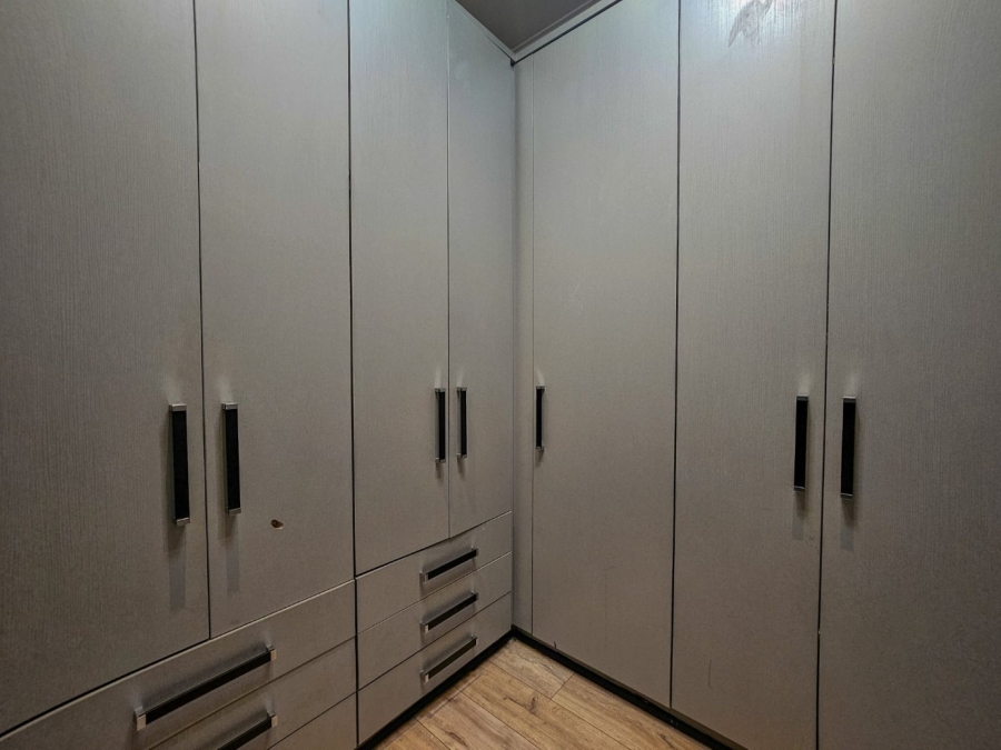 4 Bedroom Property for Sale in Midstream Ridge Gauteng