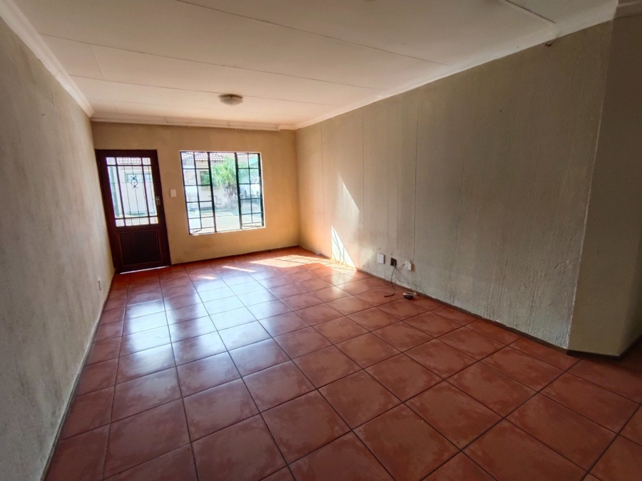 2 Bedroom Property for Sale in Hesteapark Gauteng