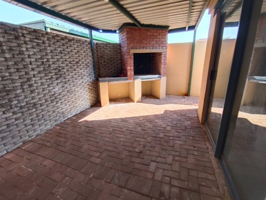 2 Bedroom Property for Sale in Hesteapark Gauteng
