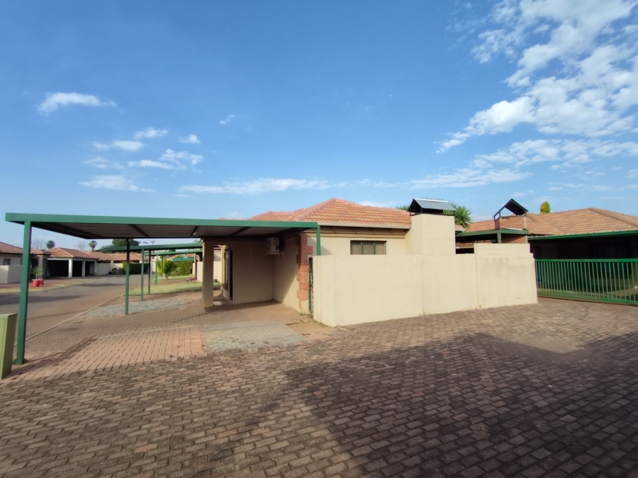 2 Bedroom Property for Sale in Hesteapark Gauteng