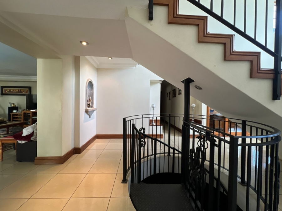 5 Bedroom Property for Sale in The Wilds Gauteng