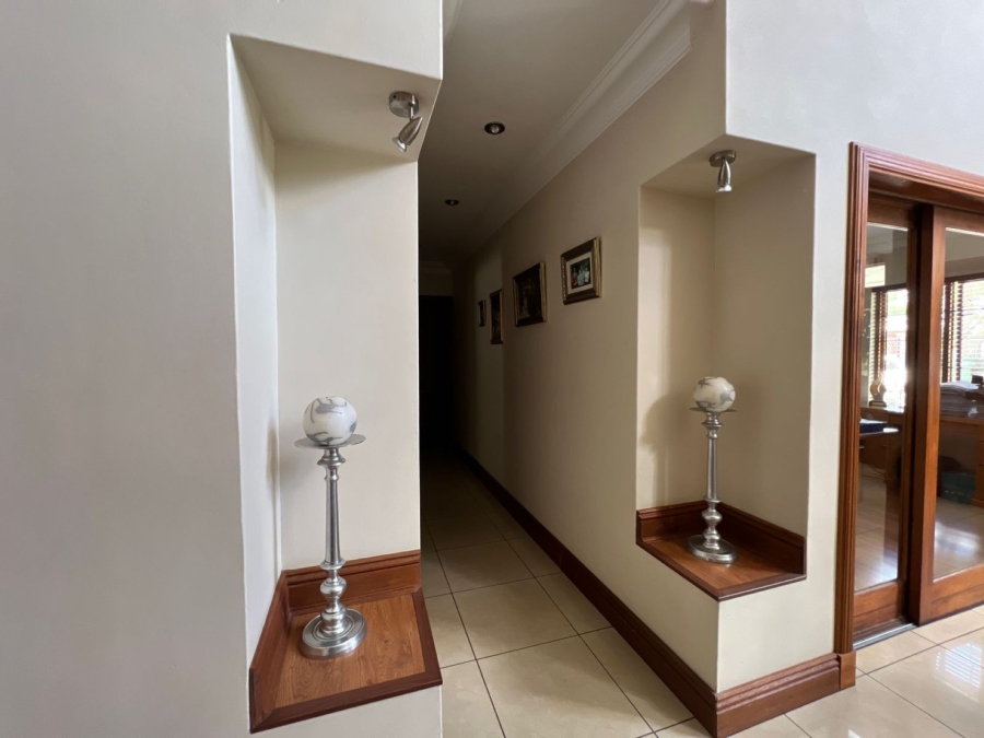 5 Bedroom Property for Sale in The Wilds Gauteng