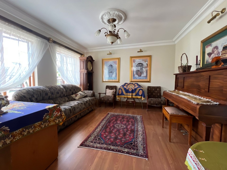 5 Bedroom Property for Sale in The Wilds Gauteng