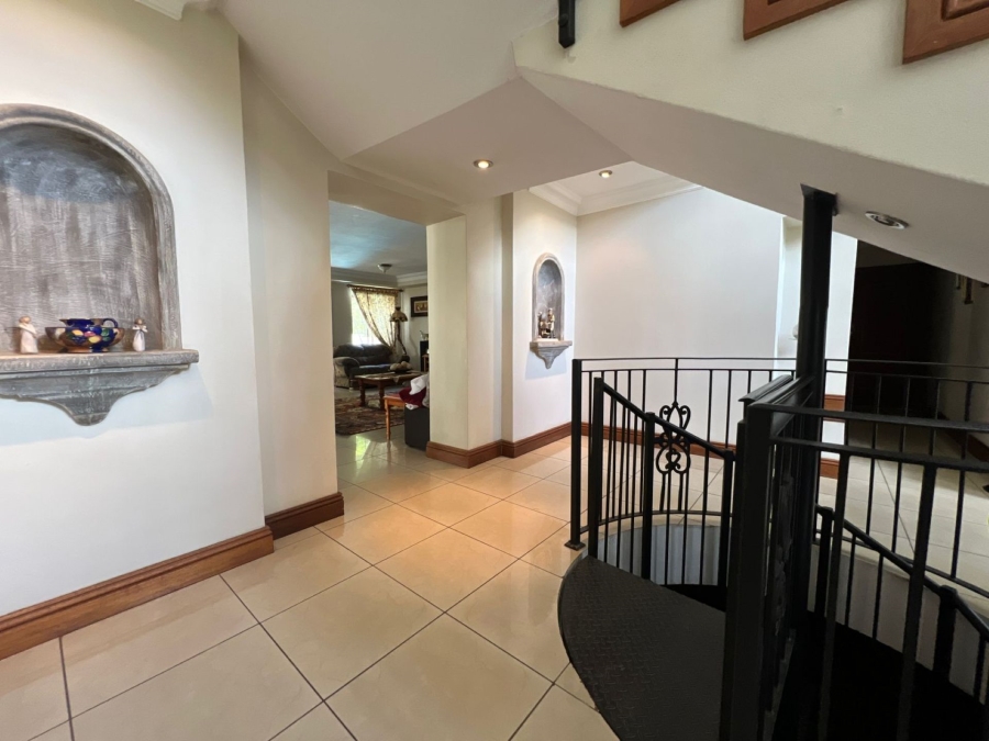 5 Bedroom Property for Sale in The Wilds Gauteng