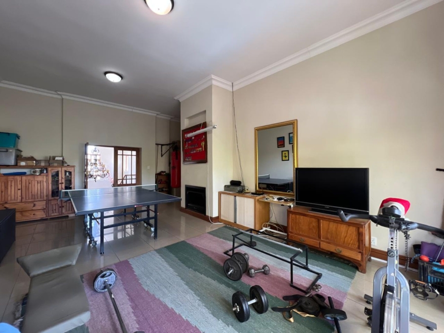 5 Bedroom Property for Sale in The Wilds Gauteng