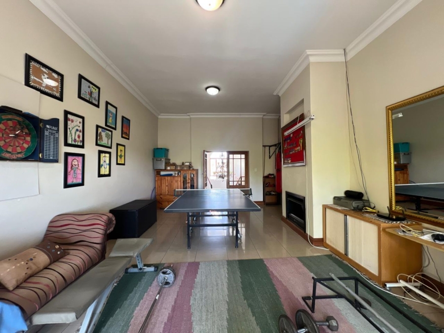 5 Bedroom Property for Sale in The Wilds Gauteng