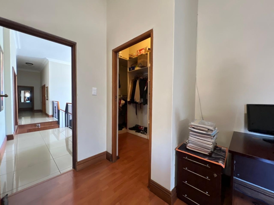 5 Bedroom Property for Sale in The Wilds Gauteng