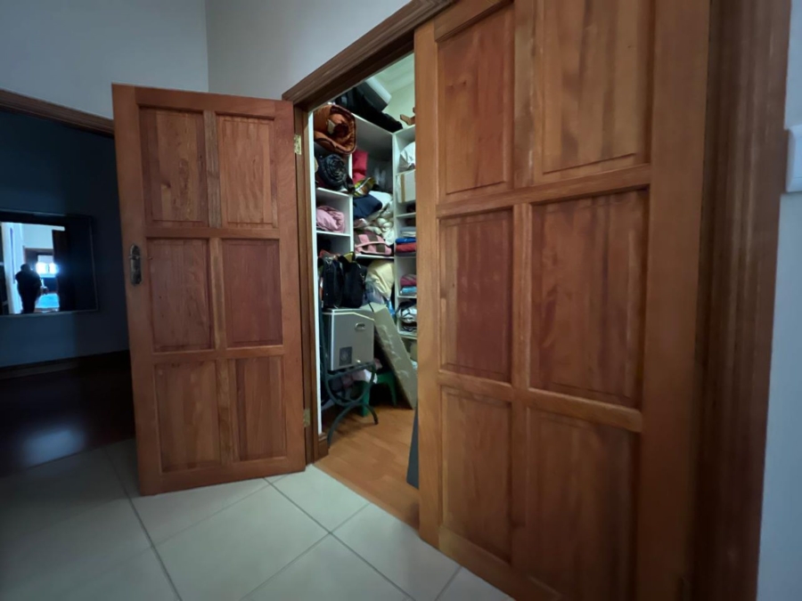 5 Bedroom Property for Sale in The Wilds Gauteng