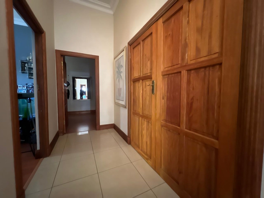 5 Bedroom Property for Sale in The Wilds Gauteng