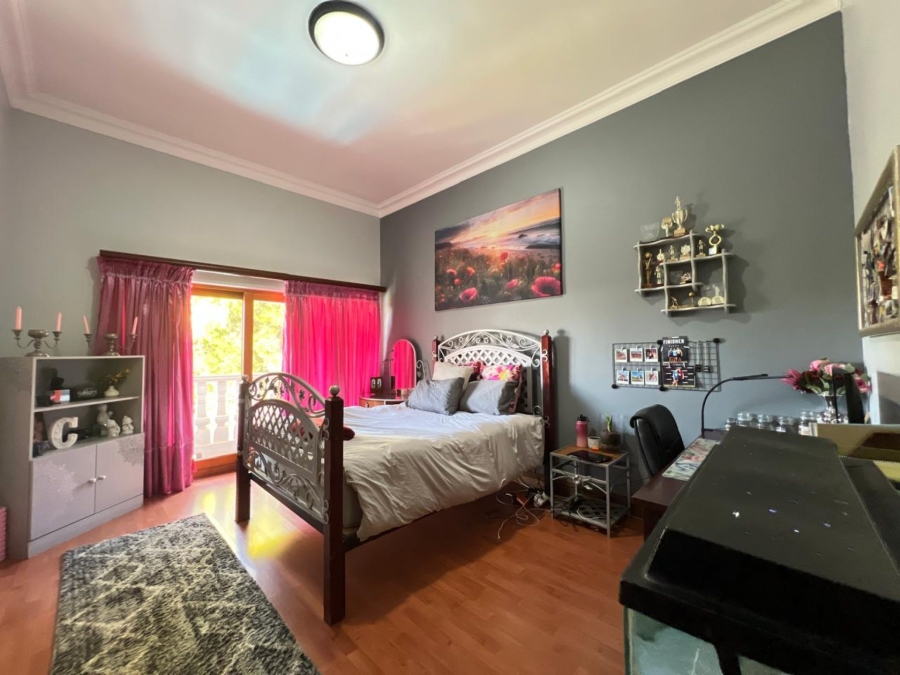 5 Bedroom Property for Sale in The Wilds Gauteng