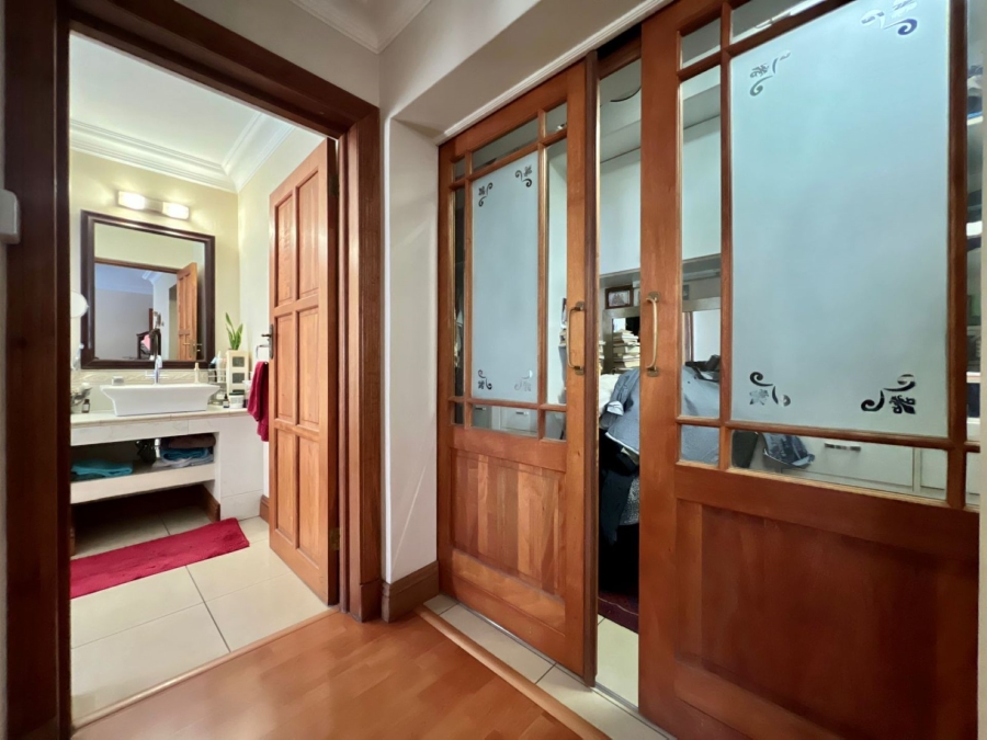 5 Bedroom Property for Sale in The Wilds Gauteng