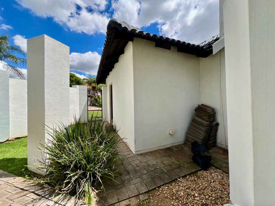 5 Bedroom Property for Sale in The Wilds Gauteng